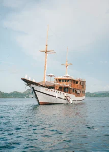 sewa kapal Vinca Phinisi