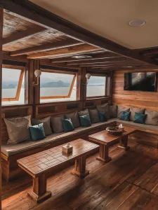 phinisi 7 labuan bajo