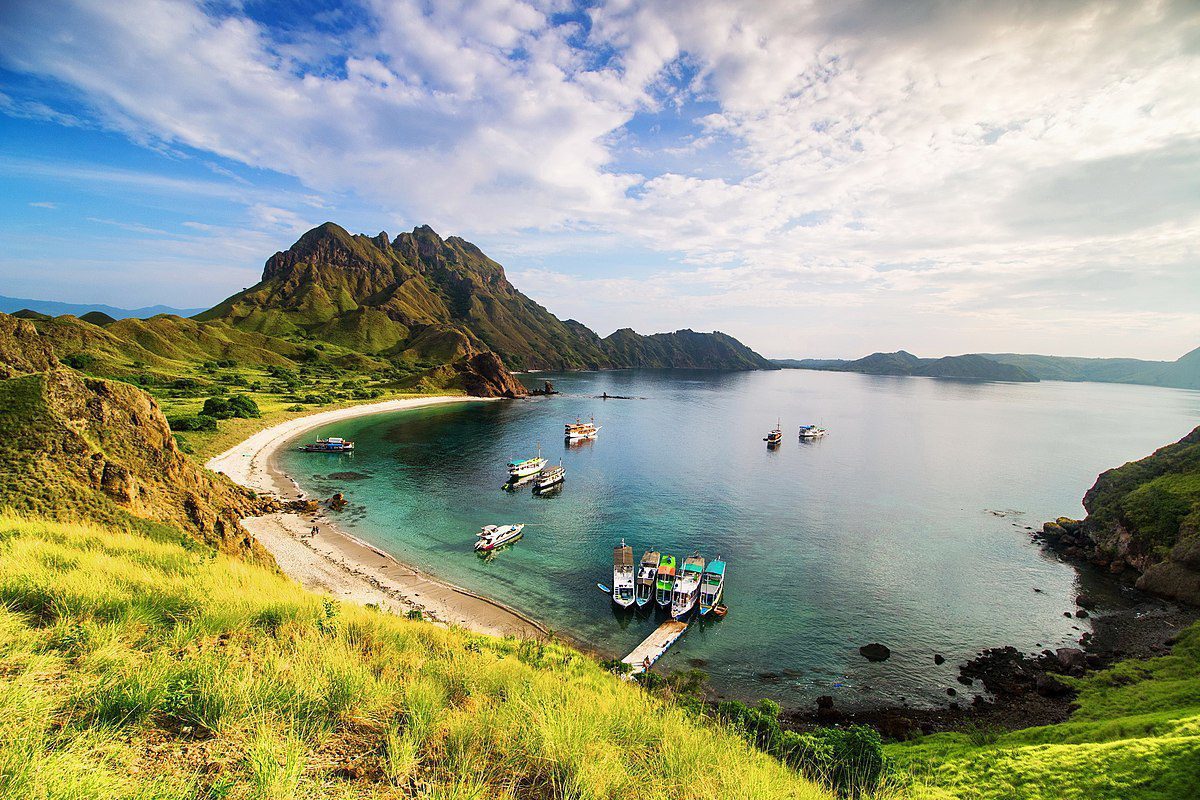 JenisJenis Kapal Wisata di Indonesia yang Wajib Kamu Ketahui