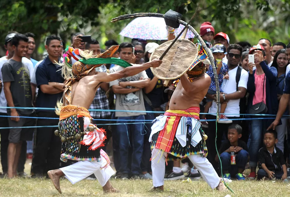 tari-caci-khas-manggarai-ntt