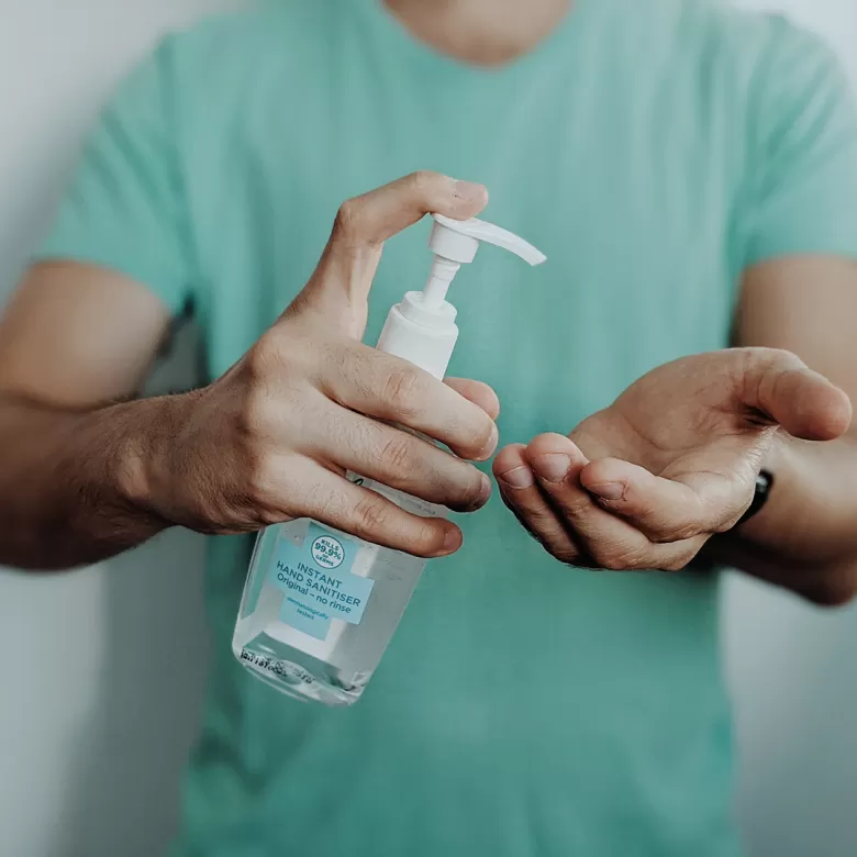 Selalu Membawa Hand Sanitizer