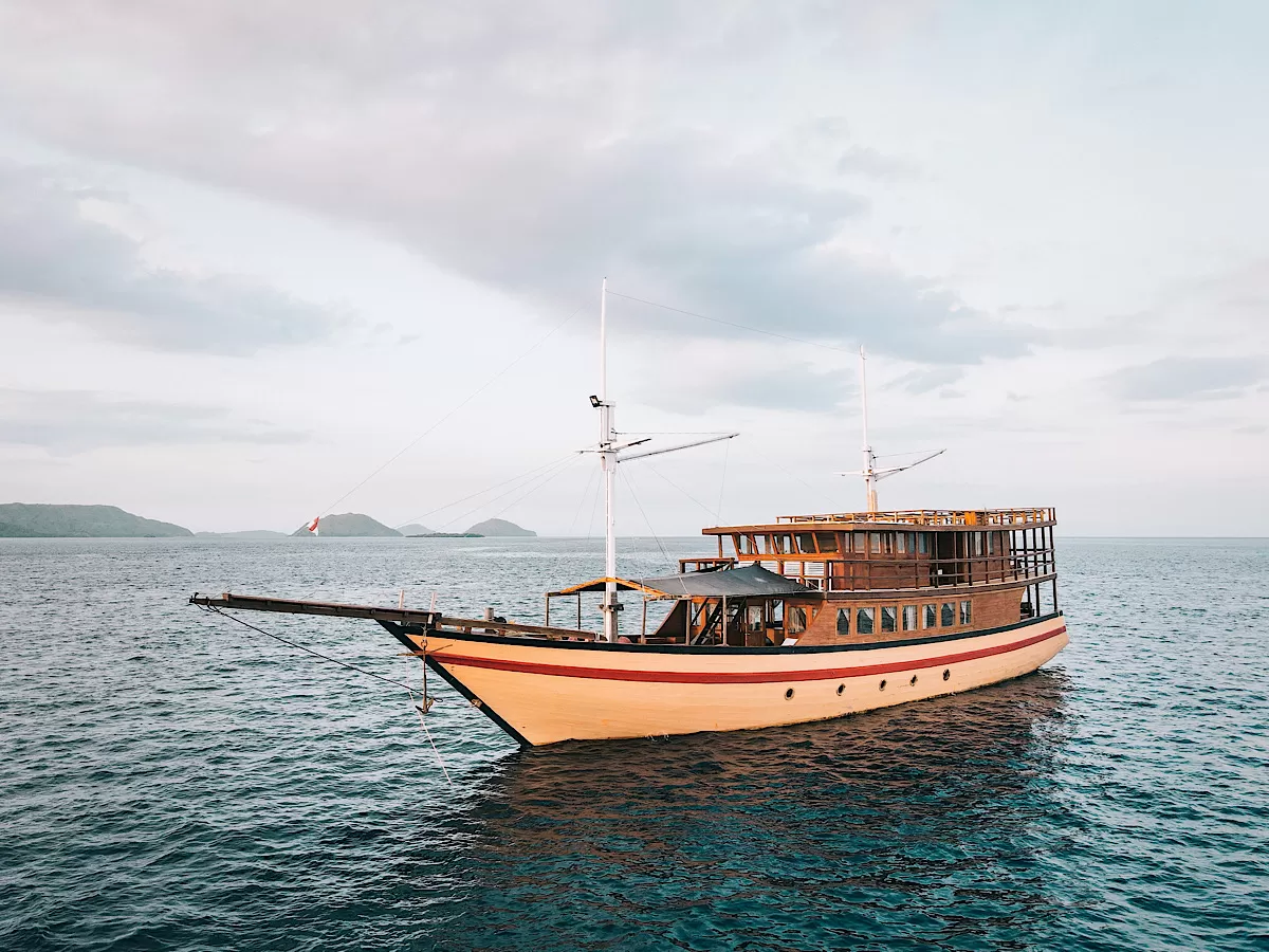 sewa kapal phinisi labuan bajo