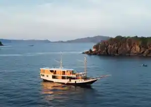 kapal Lipra Labuan Bajo