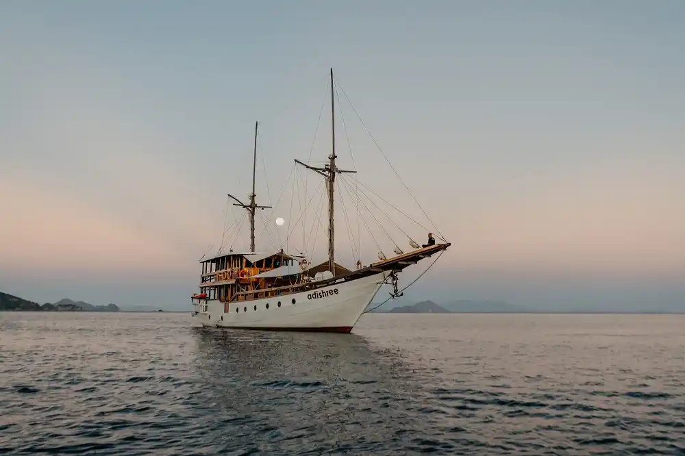Sewa kapal adishree